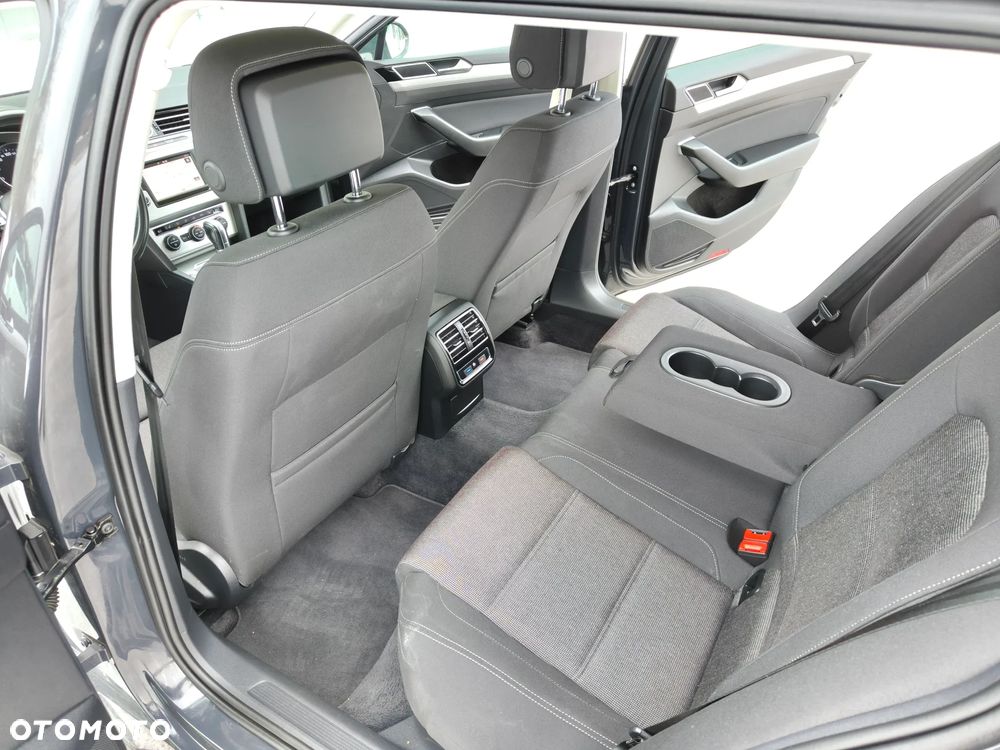 Volkswagen Passat 2.0 TDI SCR DSG Comfortline - 9