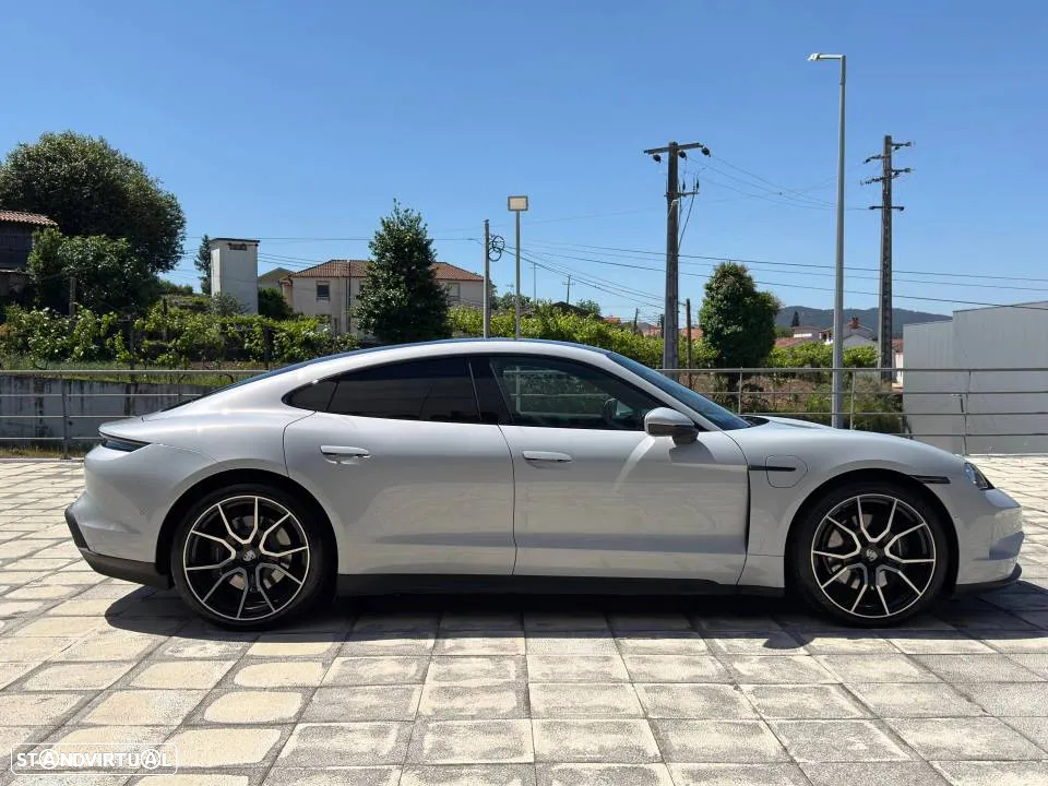 Porsche Taycan 4 - 10