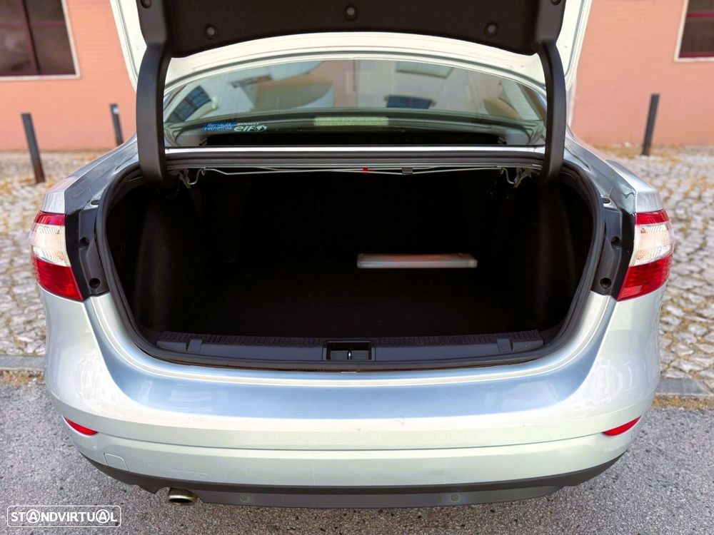 Renault Fluence 1.5 dCi Exclusive EDC - 22