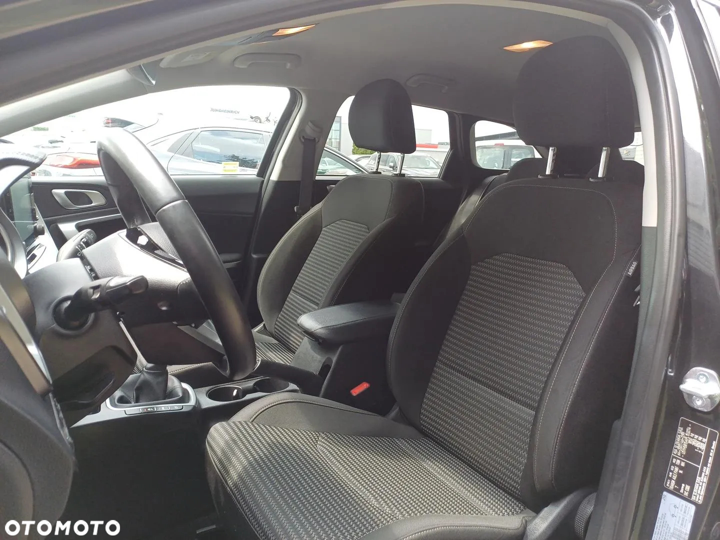Kia Ceed 1.5 T-GDI M - 11