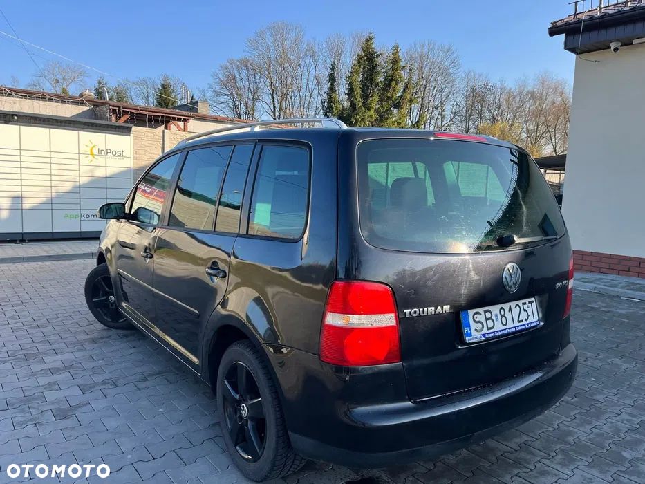 Volkswagen Touran 2.0 FSI Highline - 2