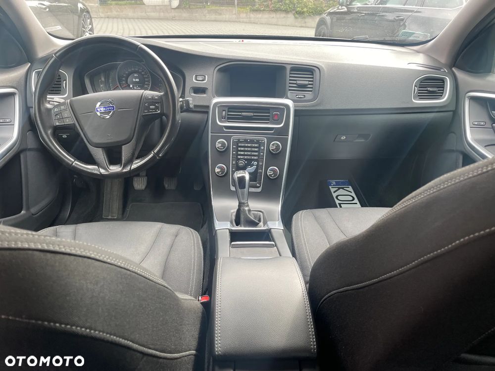 Volvo V60 D3 Momentum - 14