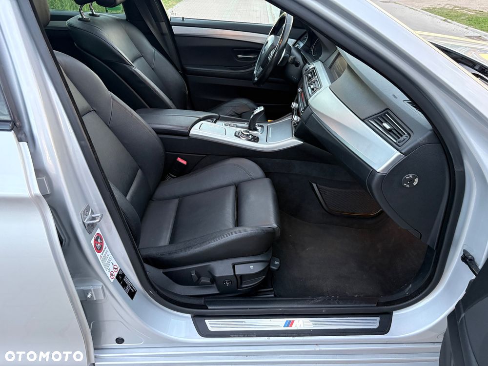 BMW Seria 5 525d Sport-Aut Modern Line - 33