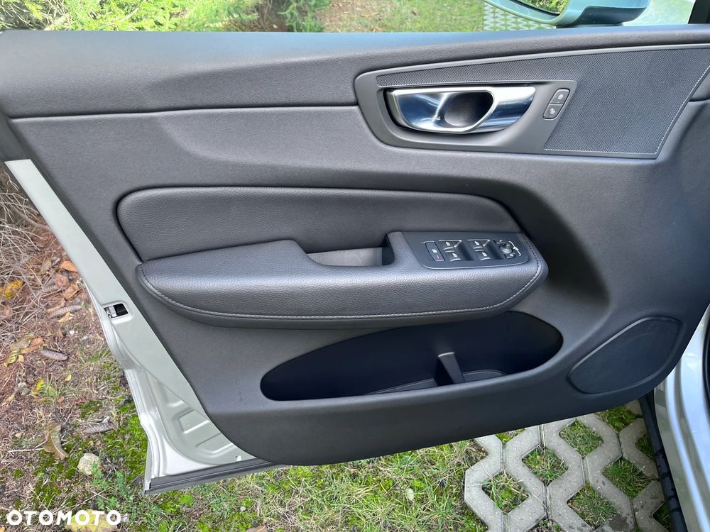 Volvo XC 60 T6 Plug-In Hybrid AWD Inscription - 19