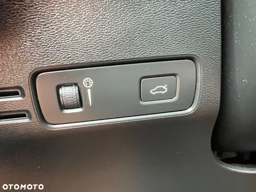 Volvo XC 40 D3 AWD R-Desgin - 38
