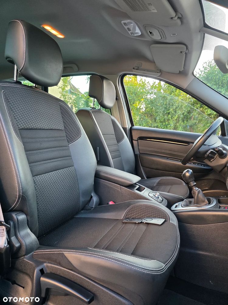 Renault Grand Scenic ENERGY TCe 115 Bose Edition - 27