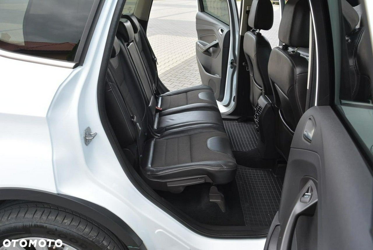 Ford Kuga 2.0 TDCi 2x4 Titanium - 16