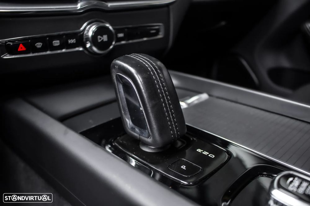 Volvo XC 60 T6 AWD Essential - 20