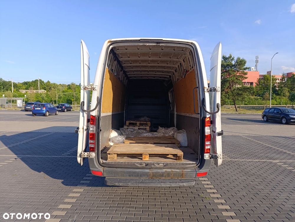 Mercedes-Benz Sprinter - 11