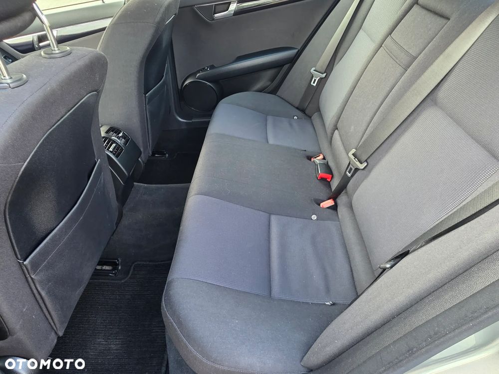 Mercedes-Benz Klasa C 180 Kompressor BlueEFFICIENCY - 23