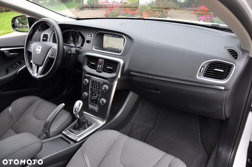 Volvo V40 Cross Country - 25