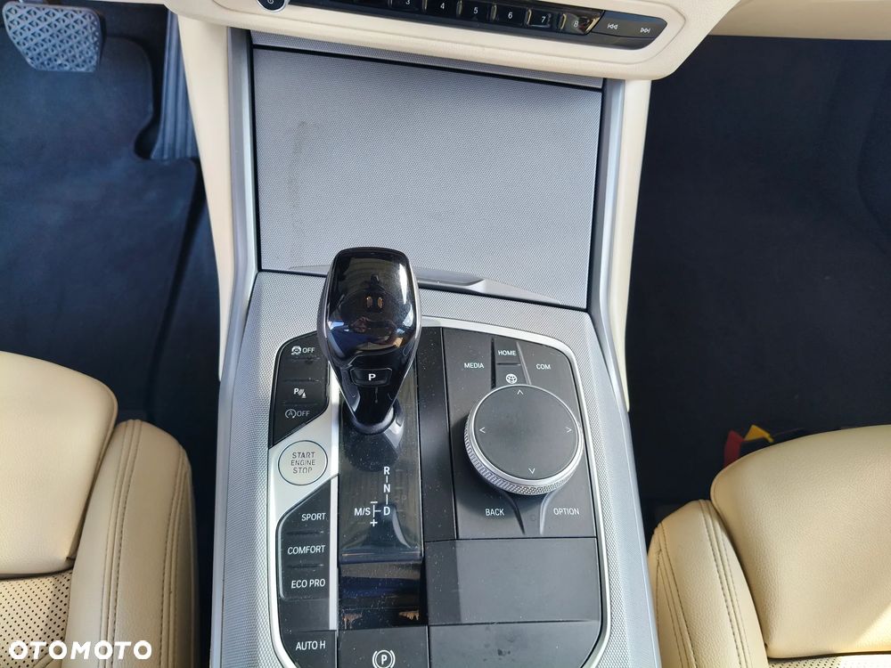 BMW Seria 3 318i - 22