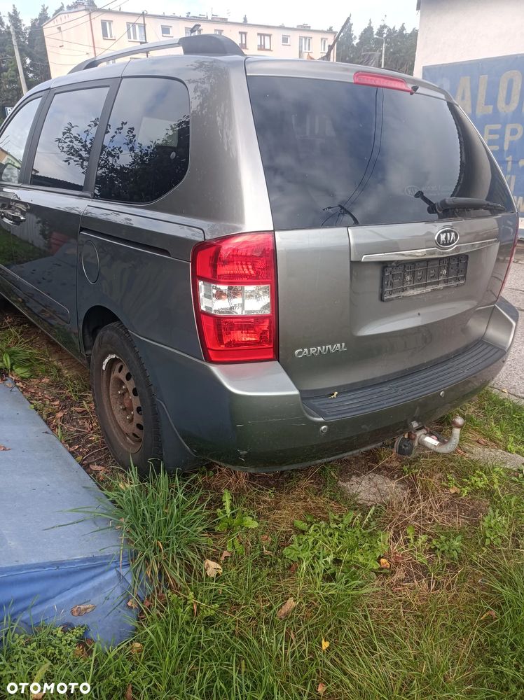 Kia Carnival - 5