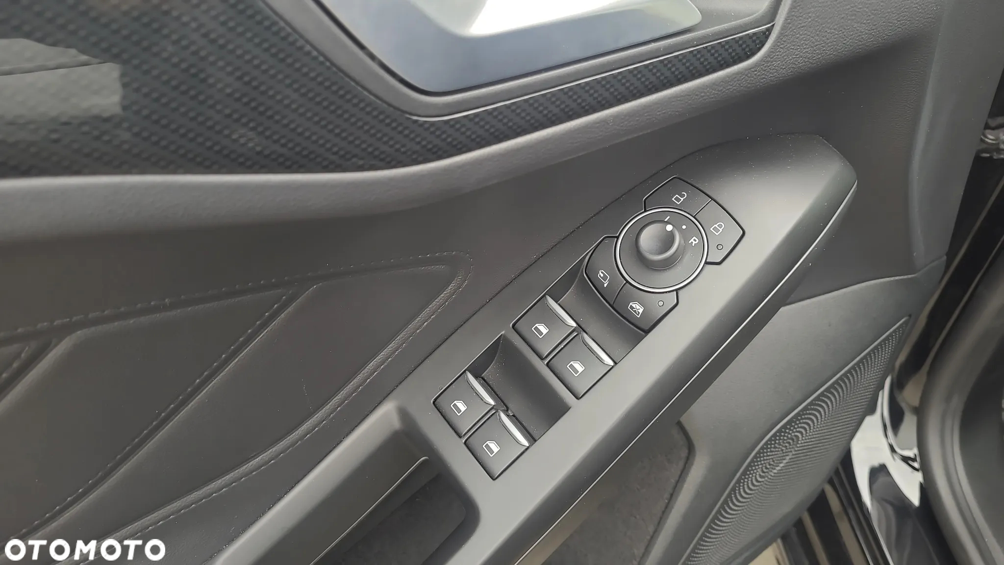 Ford Focus 1.0 EcoBoost mHEV ST-Line X - 12