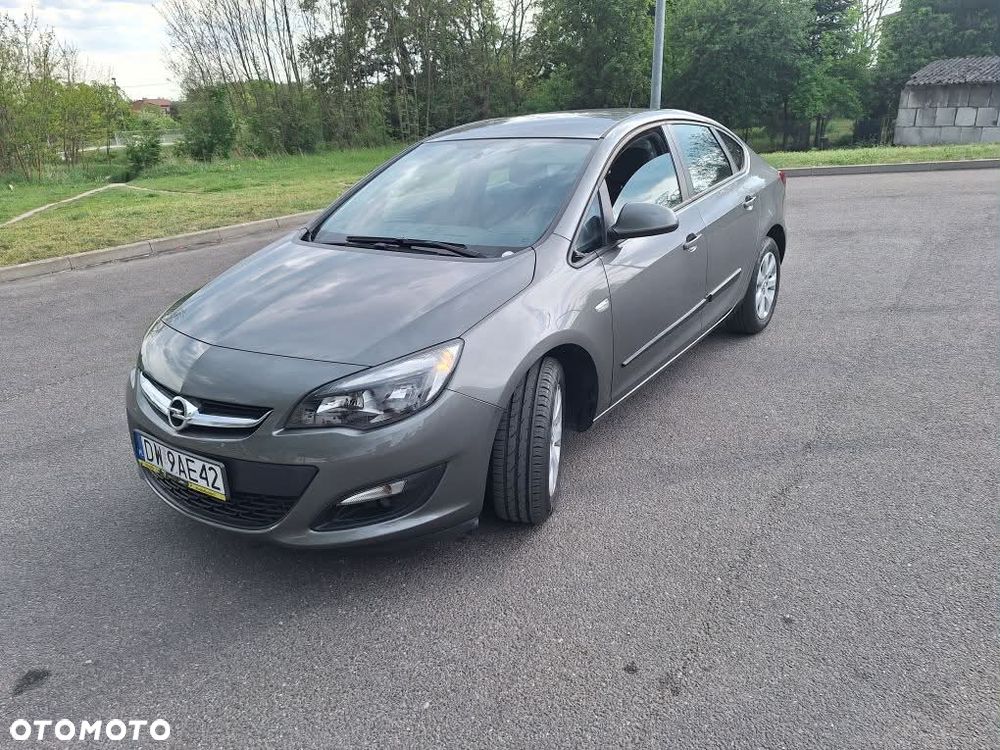 Opel Astra 1.6 Essentia - 5