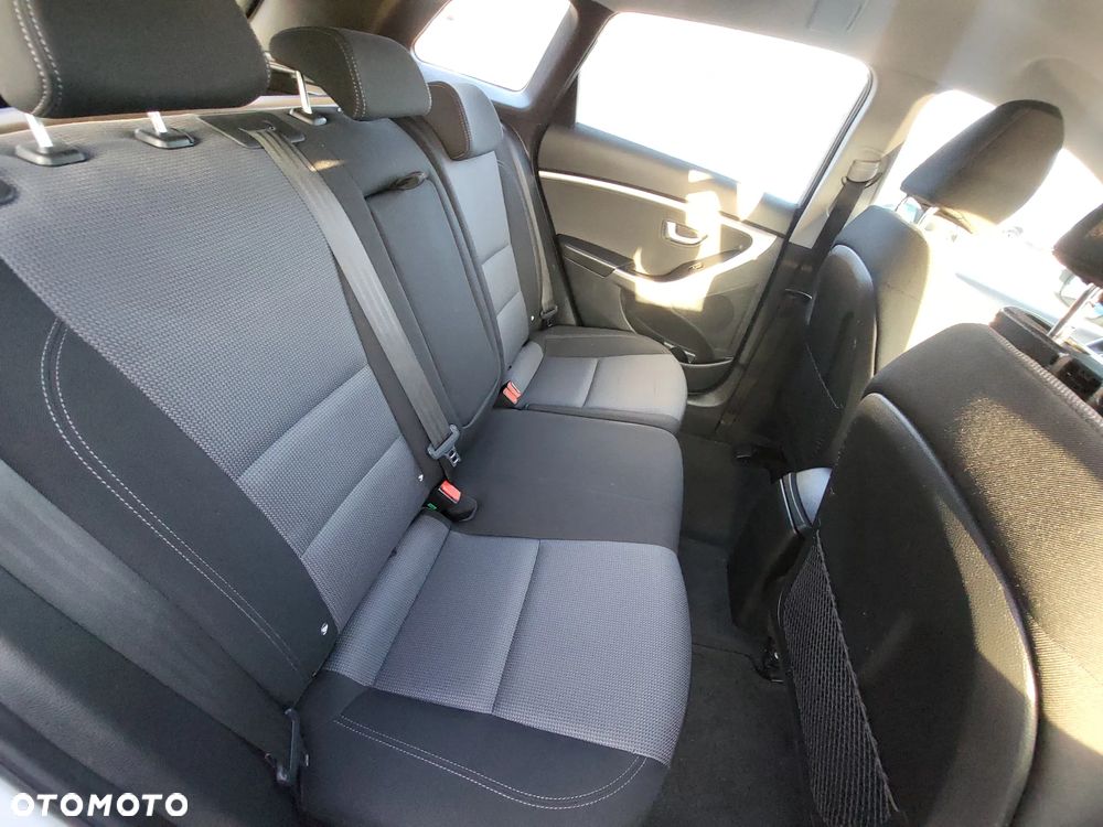 Hyundai i30 blue Kombi 1.6 CRDi Premium - 14