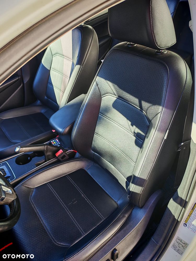 Volkswagen Passat - 11