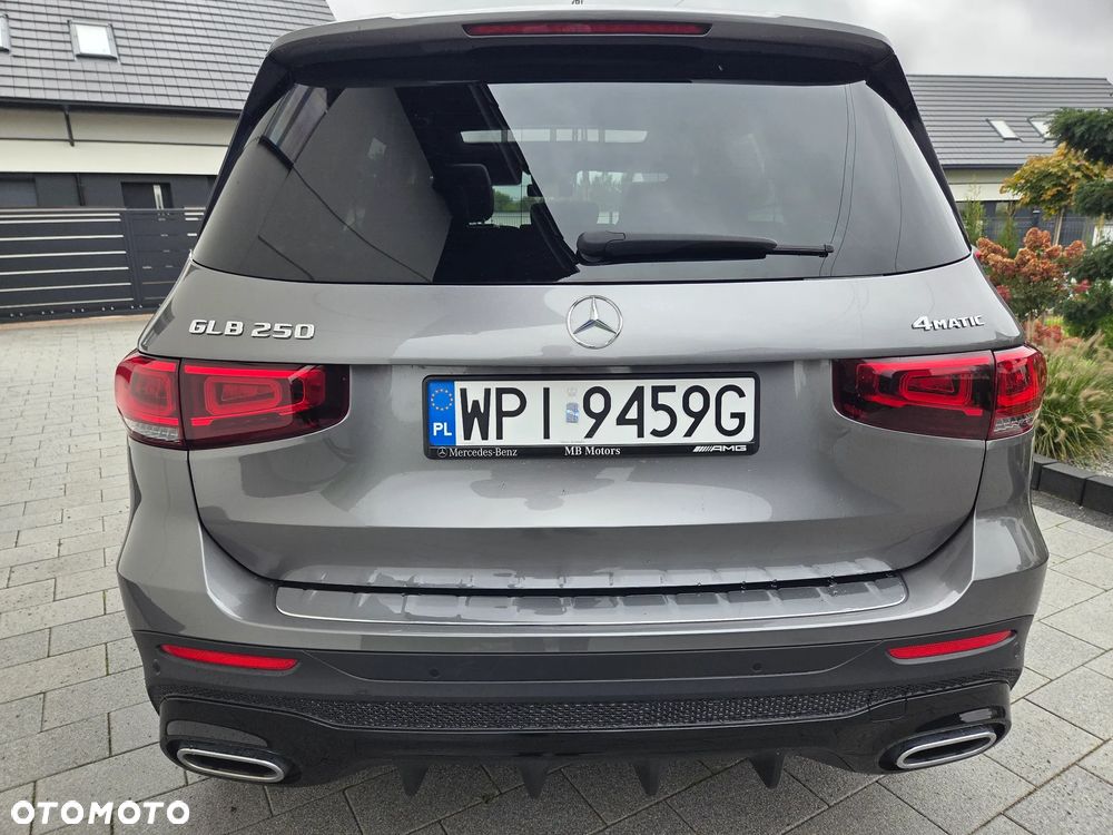 Mercedes-Benz GLB 250 4-Matic AMG Line 8G-DCT - 7
