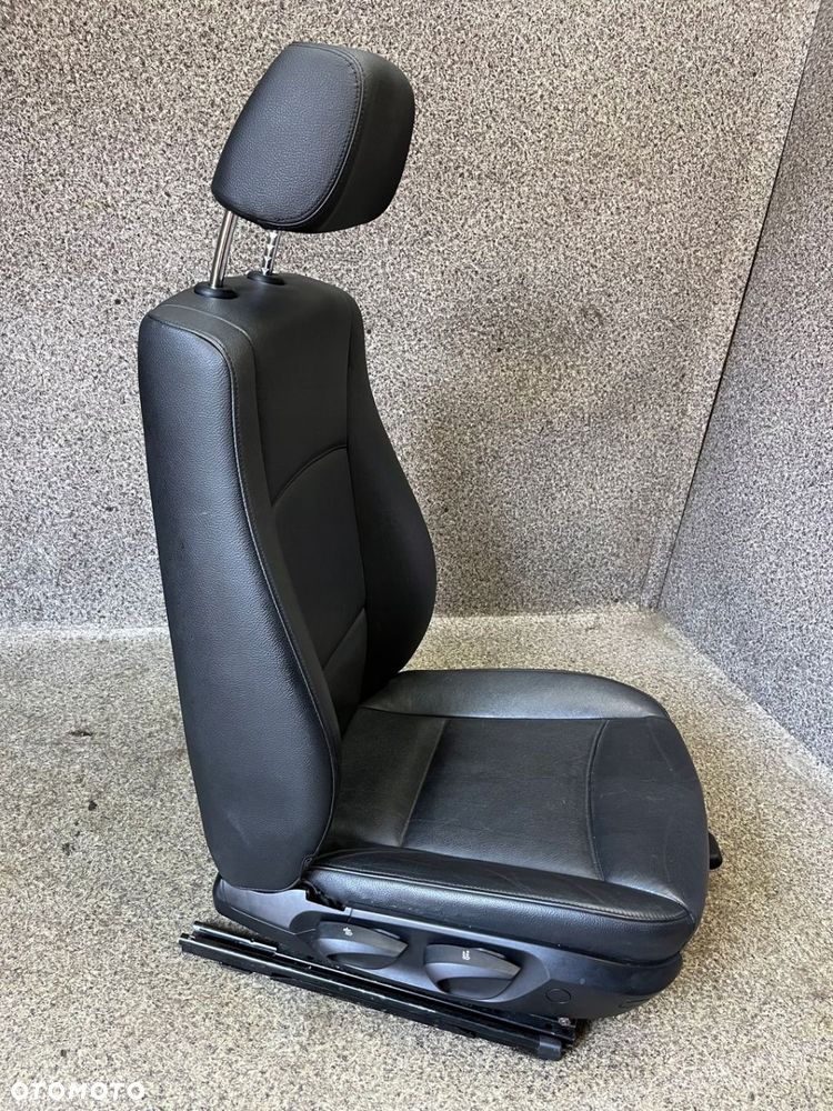 Fotel pasazera prawy przod przedni skora czarna BMW X1 E84 - 3