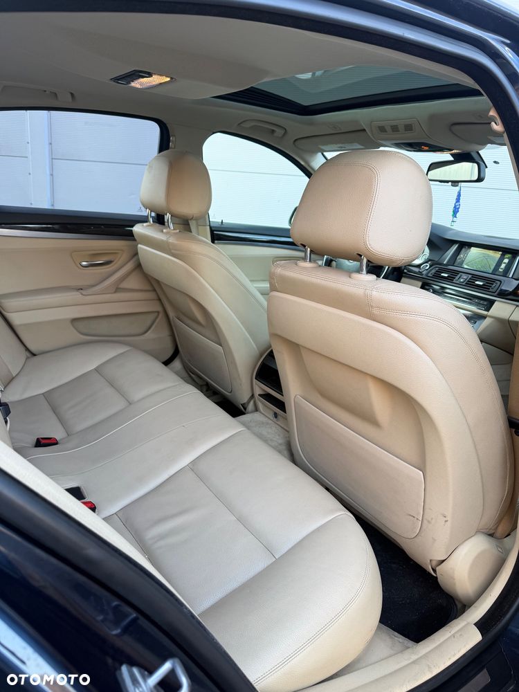 BMW Seria 5 528i xDrive Sport-Aut Luxury Line - 26