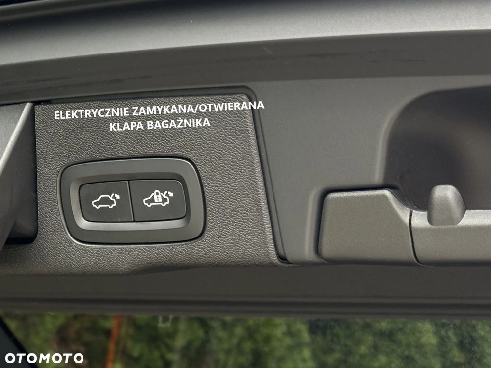 Volvo XC 60 B4 D Plus Dark - 34