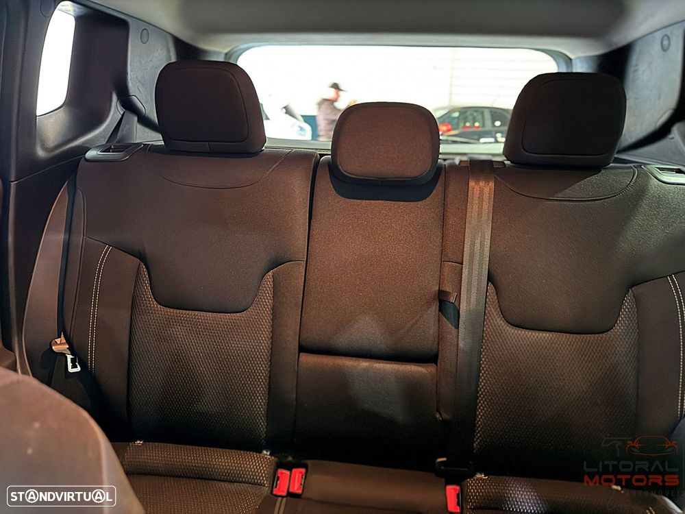 Jeep Renegade 1.0 T Limited - 36