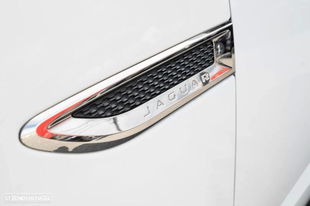 Jaguar E-Pace 2.0 i4D R-Dynamic SE - 22
