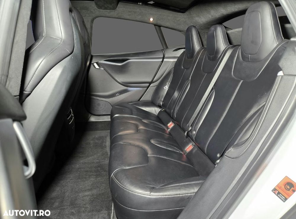 Tesla Model S - 6