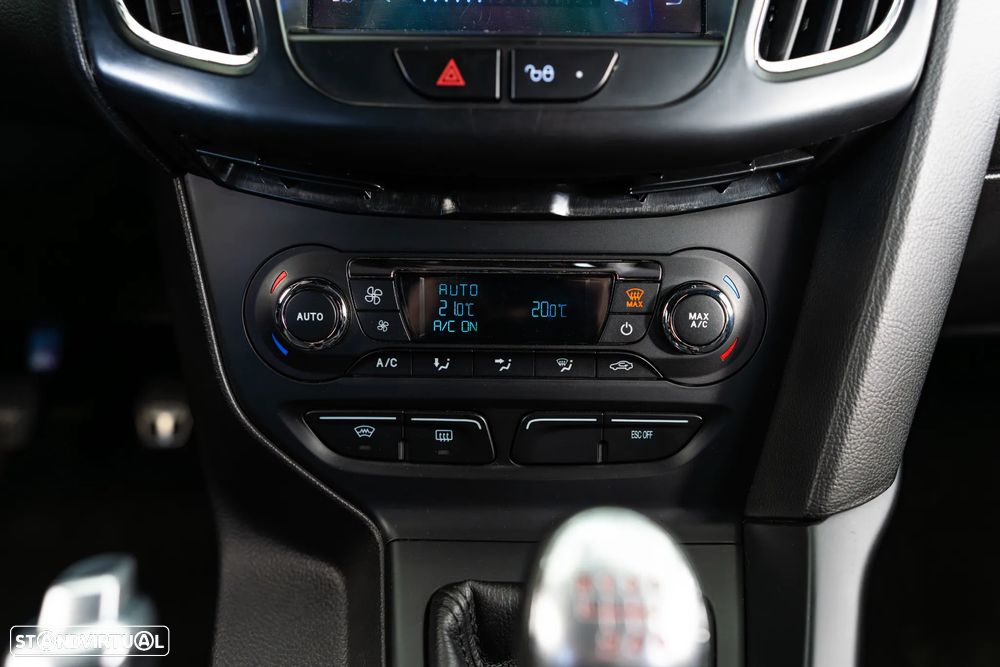 Ford Focus 2.0 EcoBoost ST c/ Pack Pele Desportiva - 31