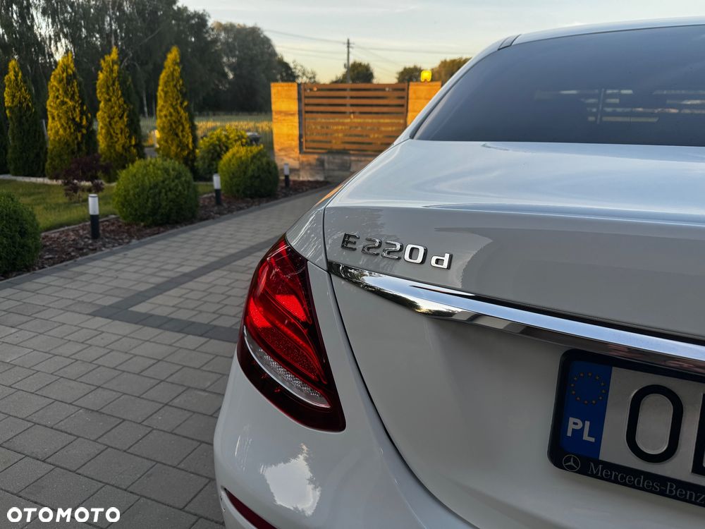 Mercedes-Benz Klasa E 220 d 4-Matic 9G-TRONIC - 15