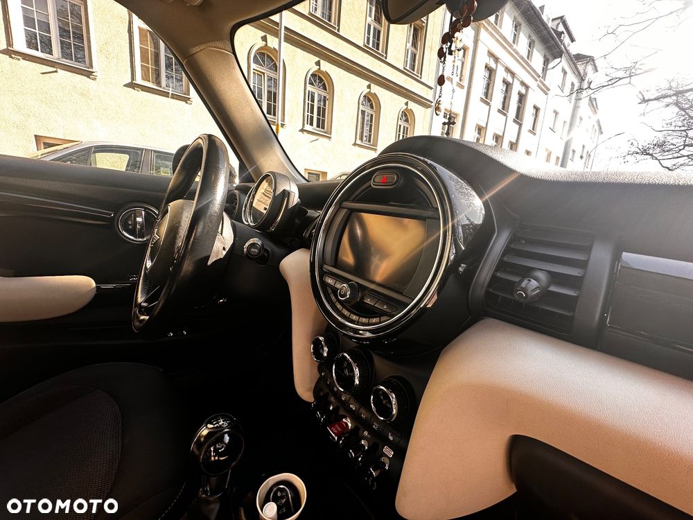 MINI Cooper Standard - 5