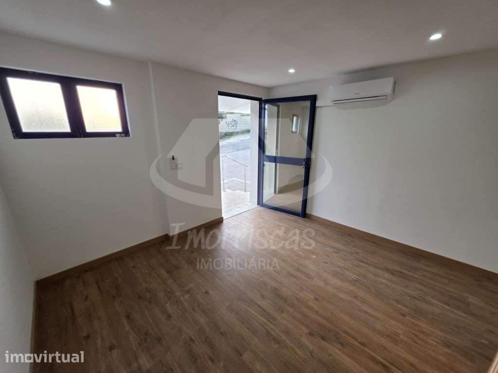 Espaço de loja/escritórios para arrendamento em Santa Iria de Azóia - Grande imagem: 2/16