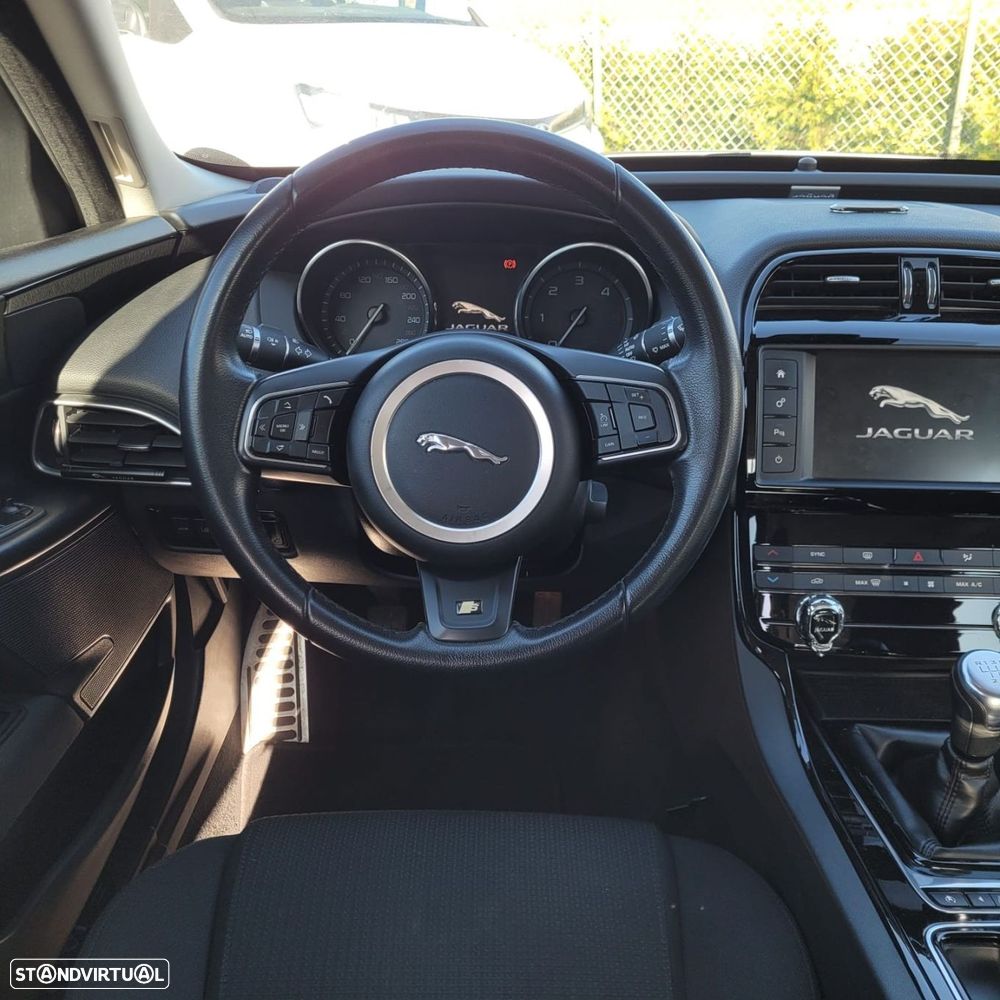 Jaguar XE 2.0 D Pure - 15