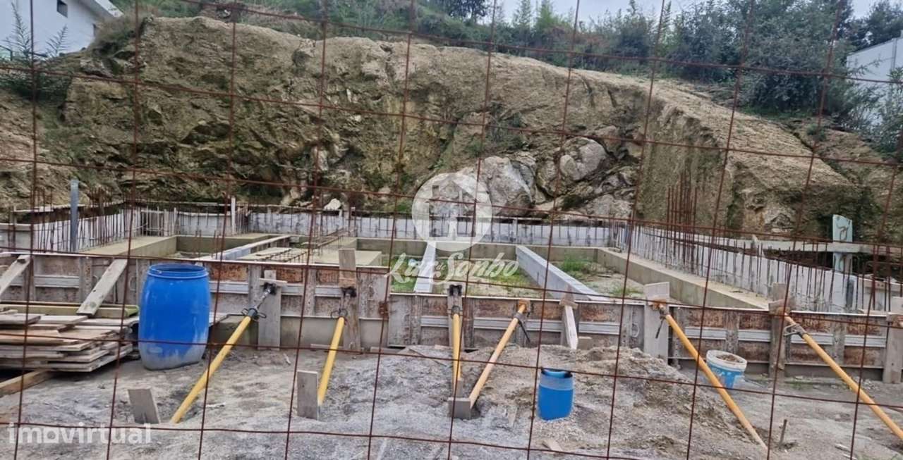 Terreno com 957m2 com Projeto Aprovado para Moradia Térrea Individu... - Grande imagem: 2/26