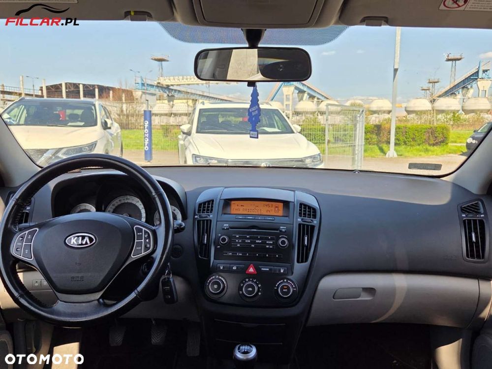 Kia Ceed - 11