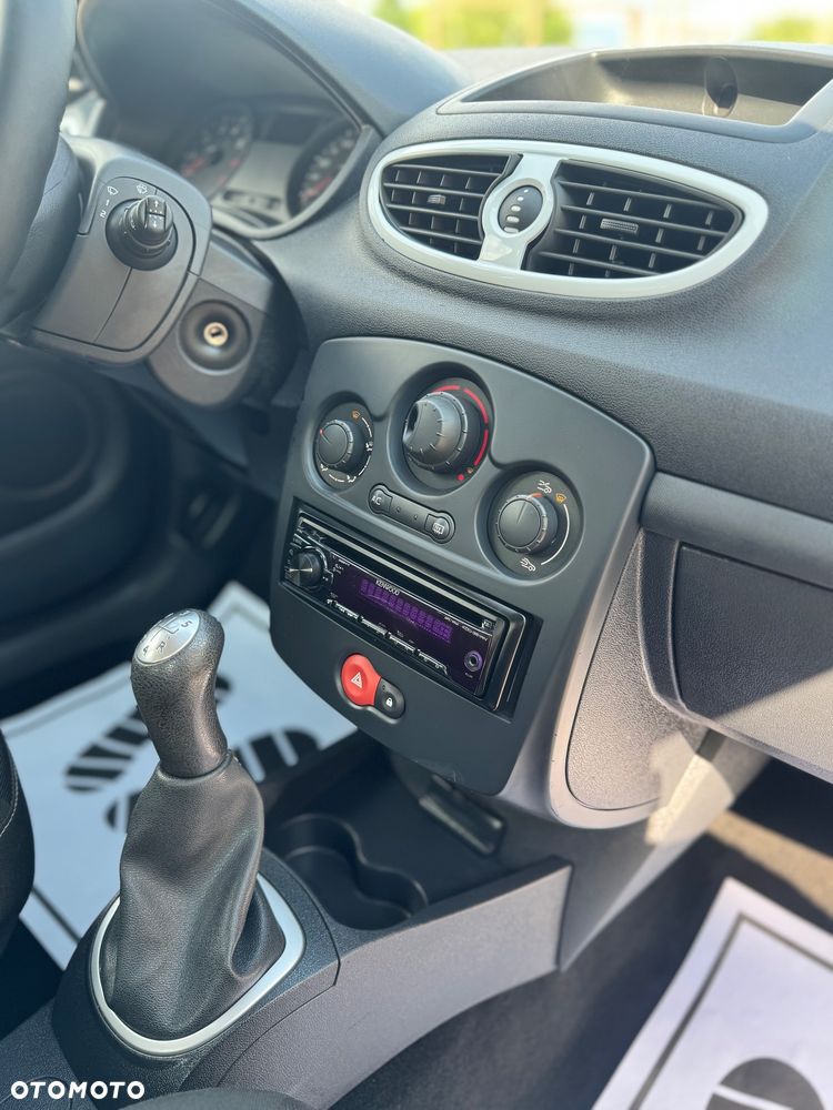 Renault Clio 1.2 16V 75 Yahoo - 17