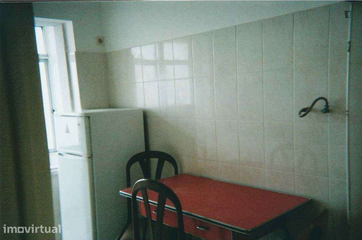 Quarto - localizado em Almada Lisbon - Grande imagem: 3/4
