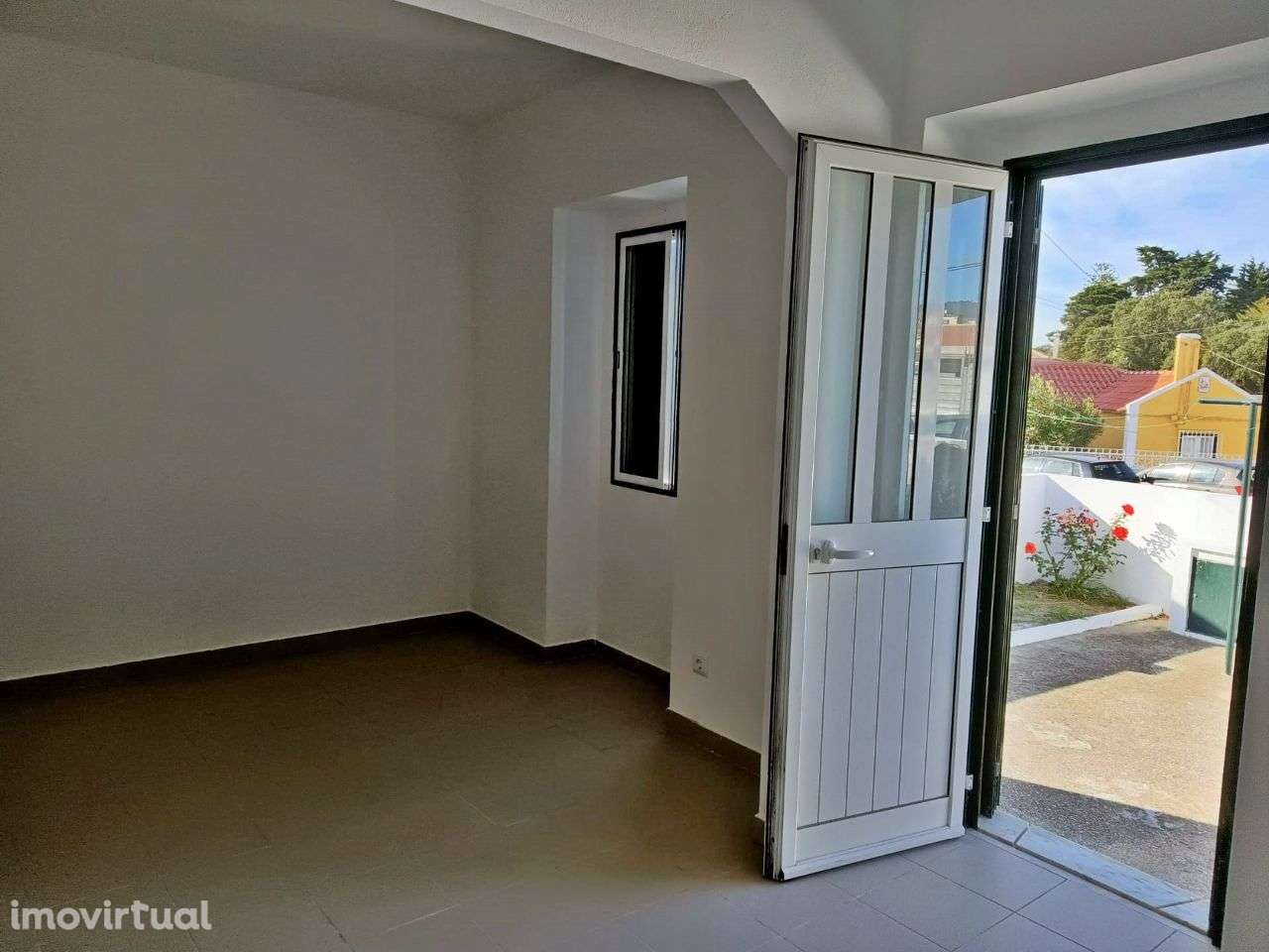 Moradia geminada em zona calma. - Grande imagem: 2/12