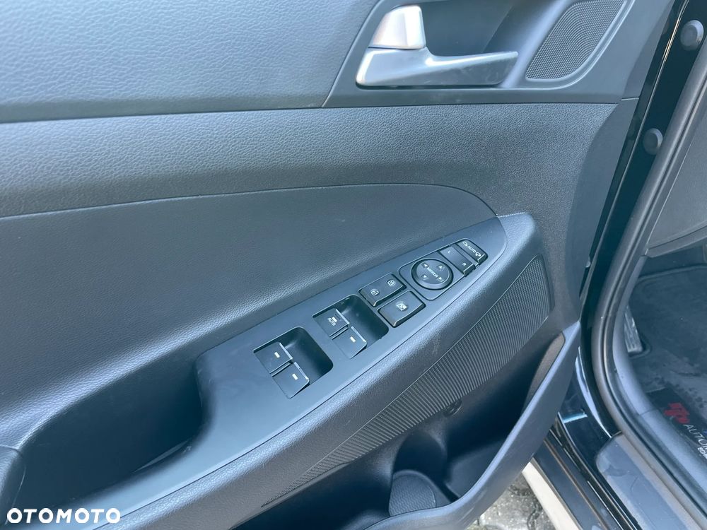 Hyundai Tucson blue 1.7 CRDi 2WD DCT Premium - 26