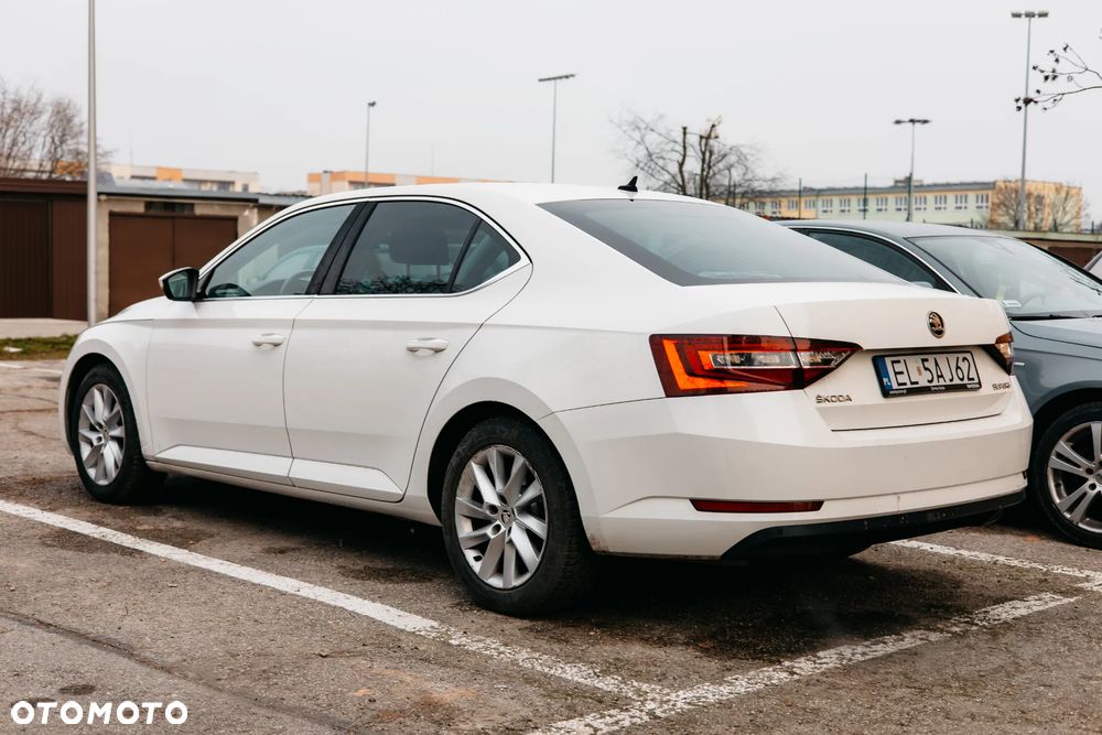 Skoda Superb 1.6 TDI Ambition - 6