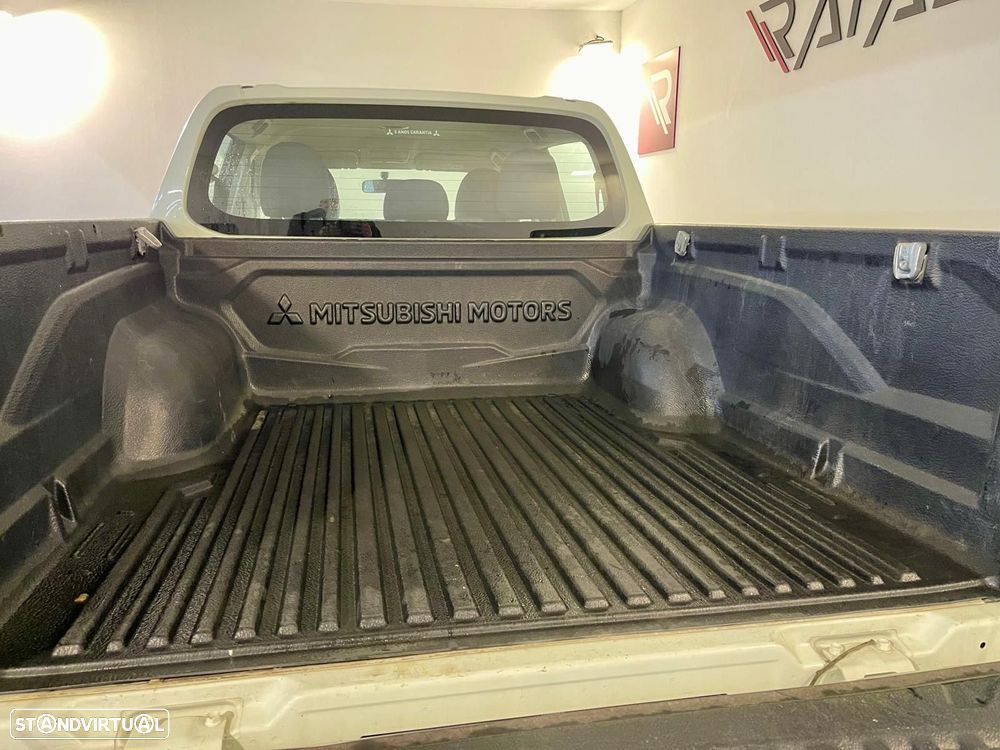 Mitsubishi L200 2.3 DI-D CD Invite Strakar Look 4WD - 25