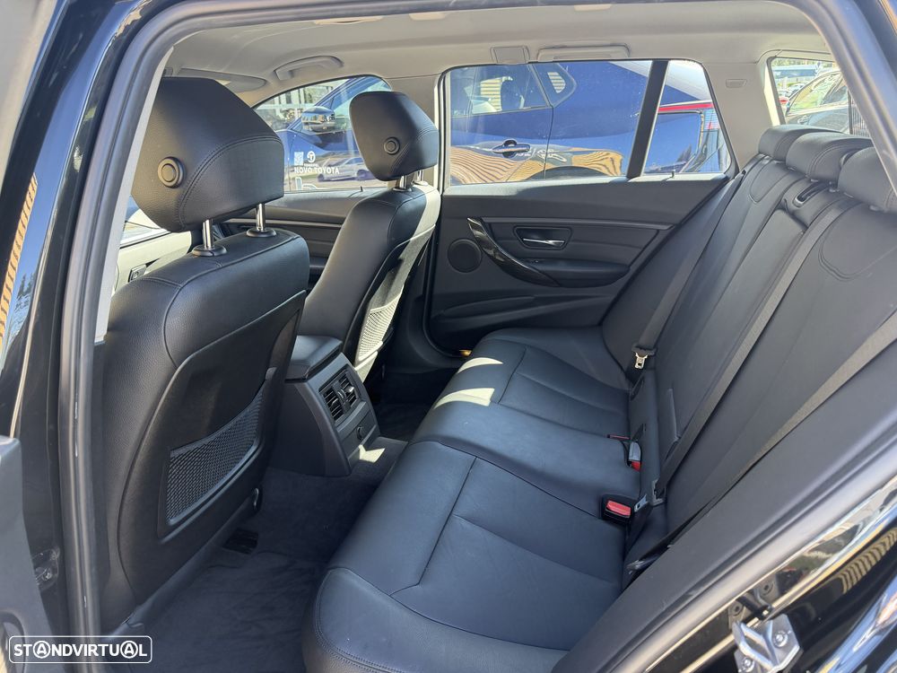 BMW 320 d Line Luxury - 15