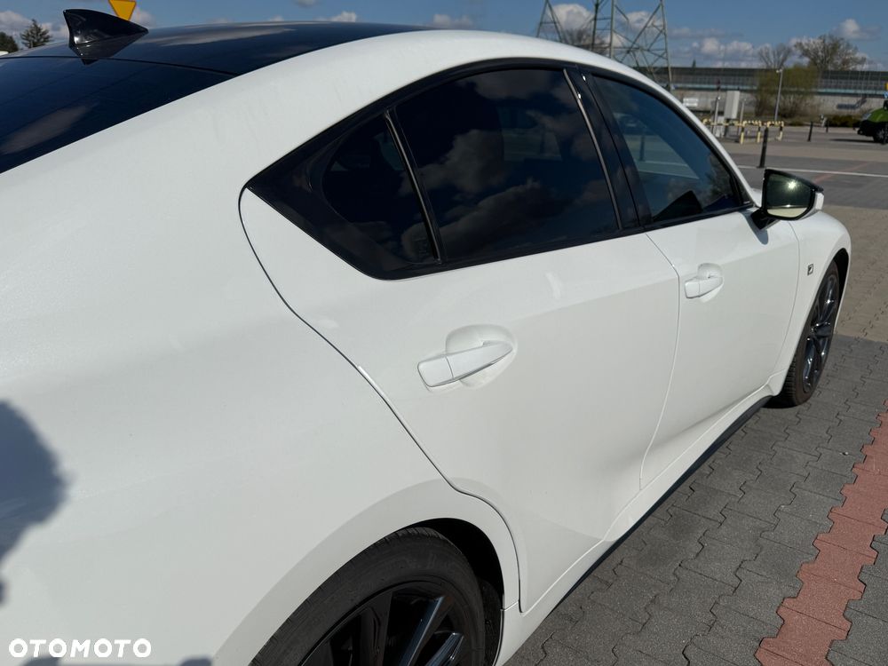 Lexus IS - 10
