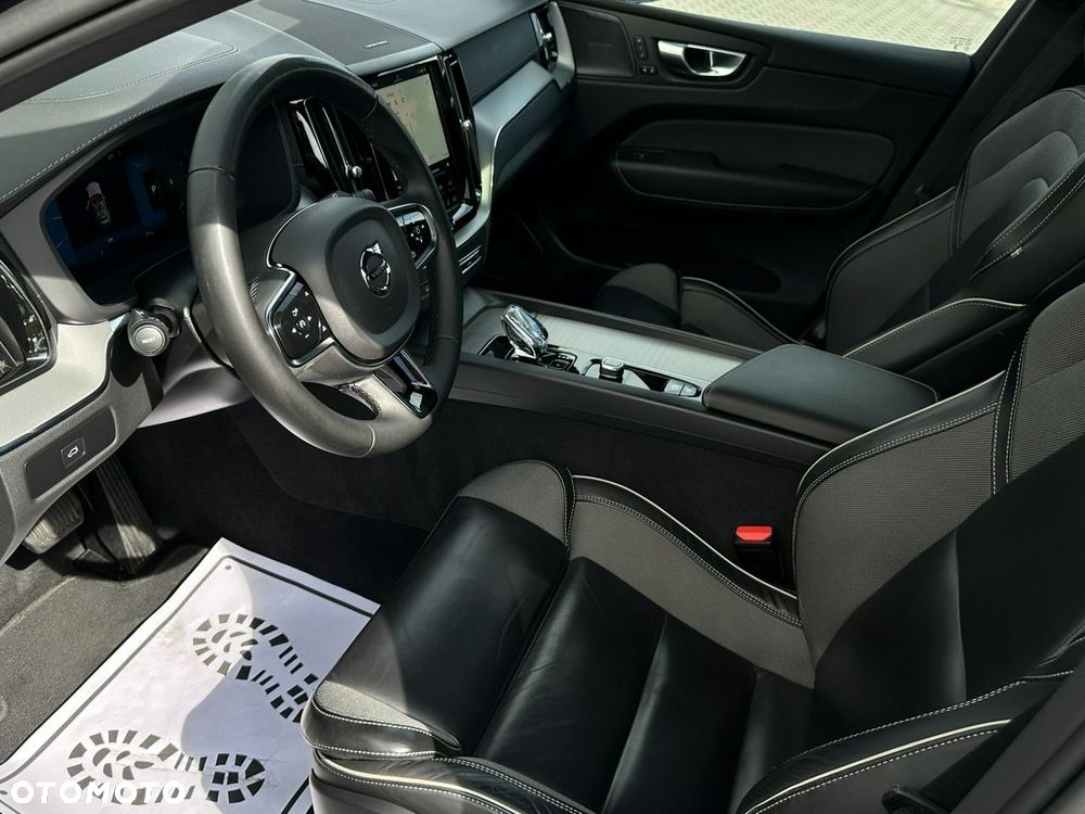 Volvo XC 60 B4 D AWD Ultimate Dark - 16