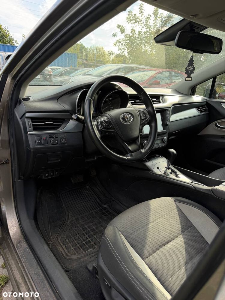 Toyota Avensis 1.8 Active MS - 12