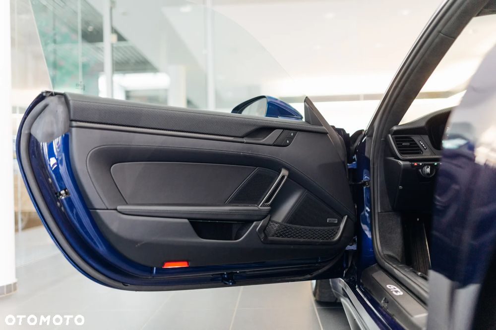 Porsche 911 GT3 Touring PDK - 31