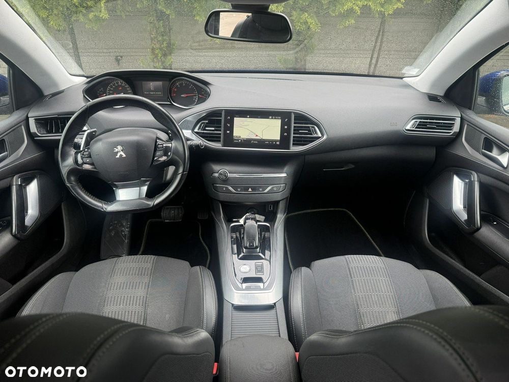 Peugeot 308 - 8