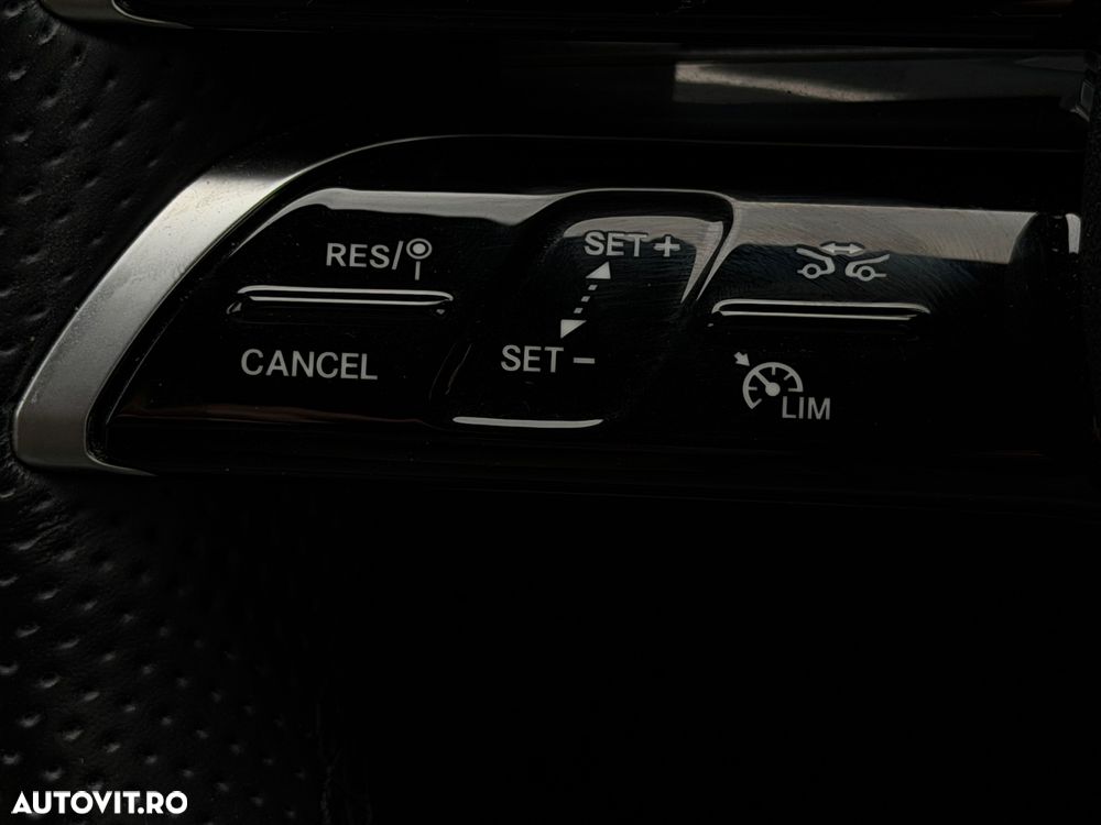 Mercedes-Benz C 300 4MATIC 9G-TRONIC AMG Line - 24