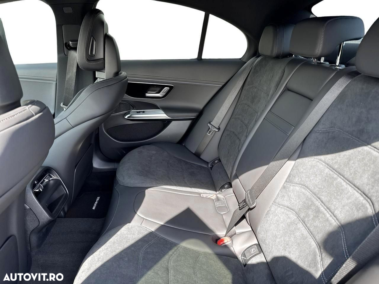 Mercedes-Benz E 300 4MATIC Aut. - 11