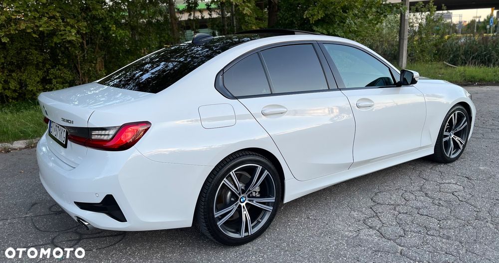 BMW Seria 3 330i - 12